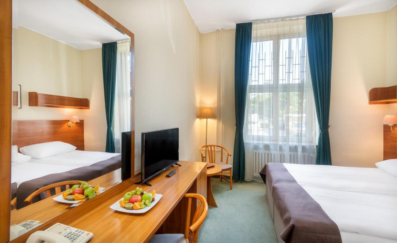Double or Twin Room Disability Access,1419644322:JPEG
