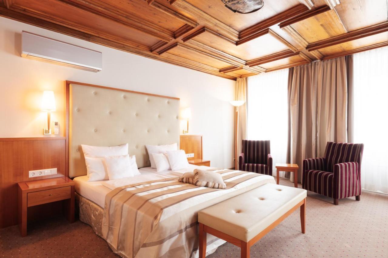 Double Room with Lake View,1419970371:JPEG