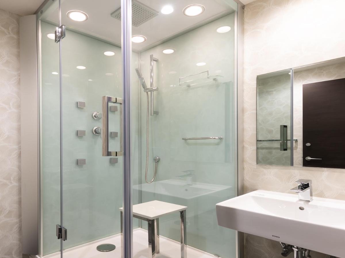 Quadruple Room Shower,1424072133:JPEG