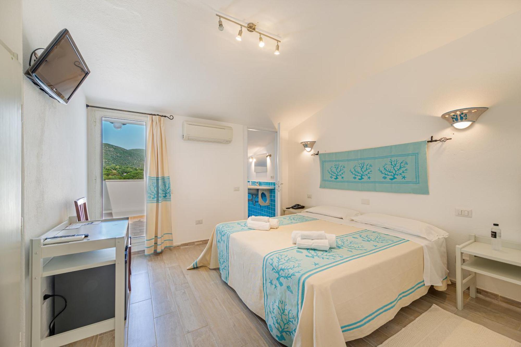 Double or Twin Room,931559110:JPEG