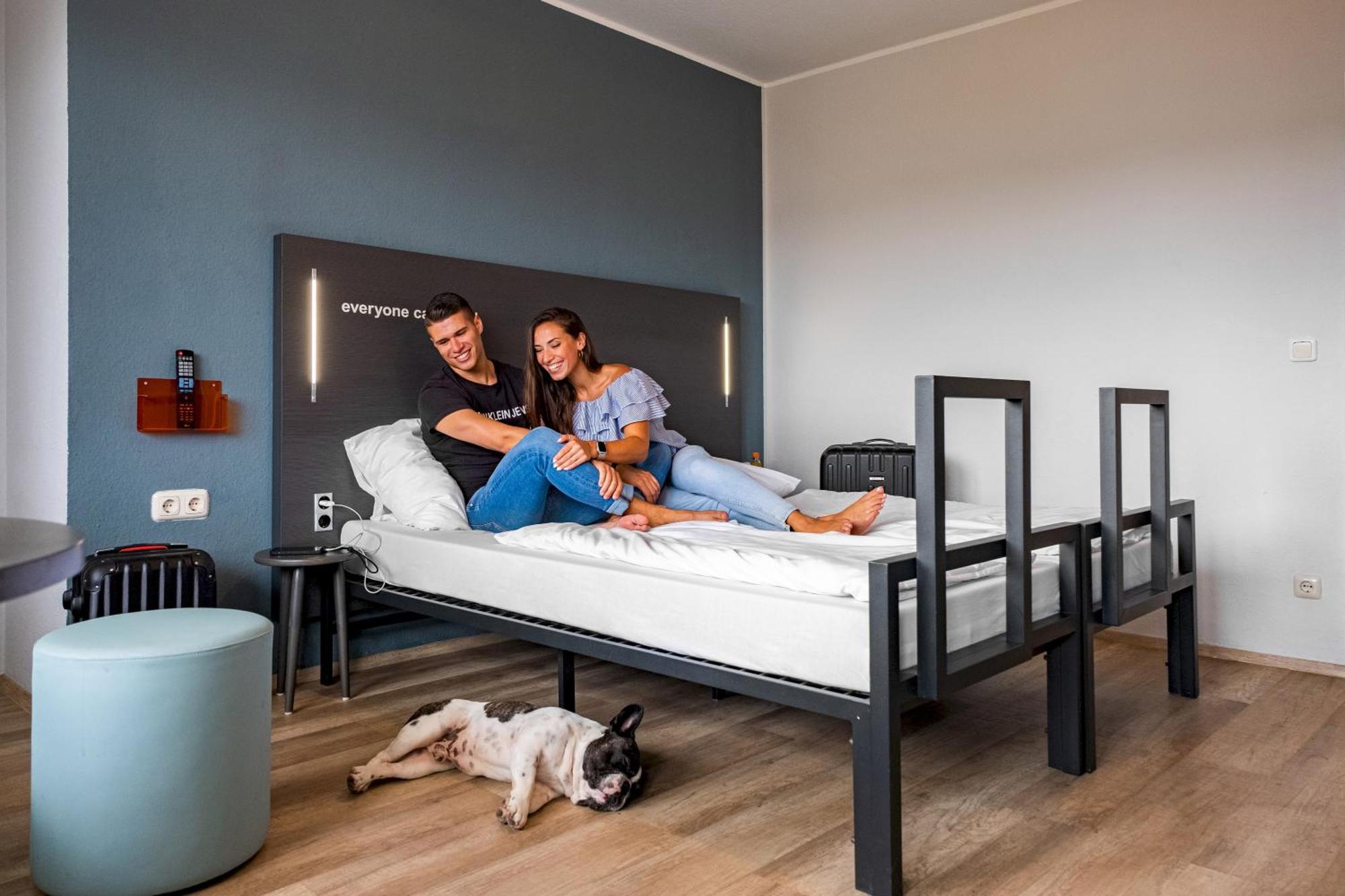 Twin Room,1435733341:JPEG