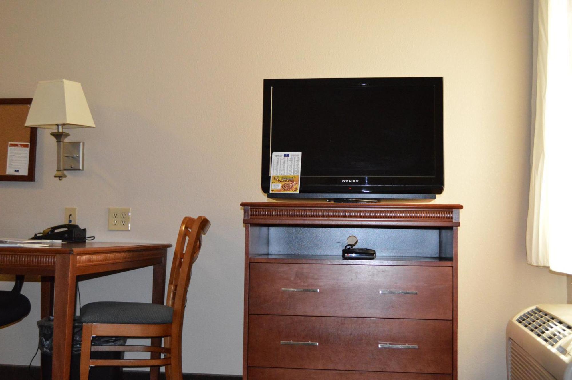 Queen Studio Suite Mobility Access Tub or Non-Smoking,1438665751:JPEG