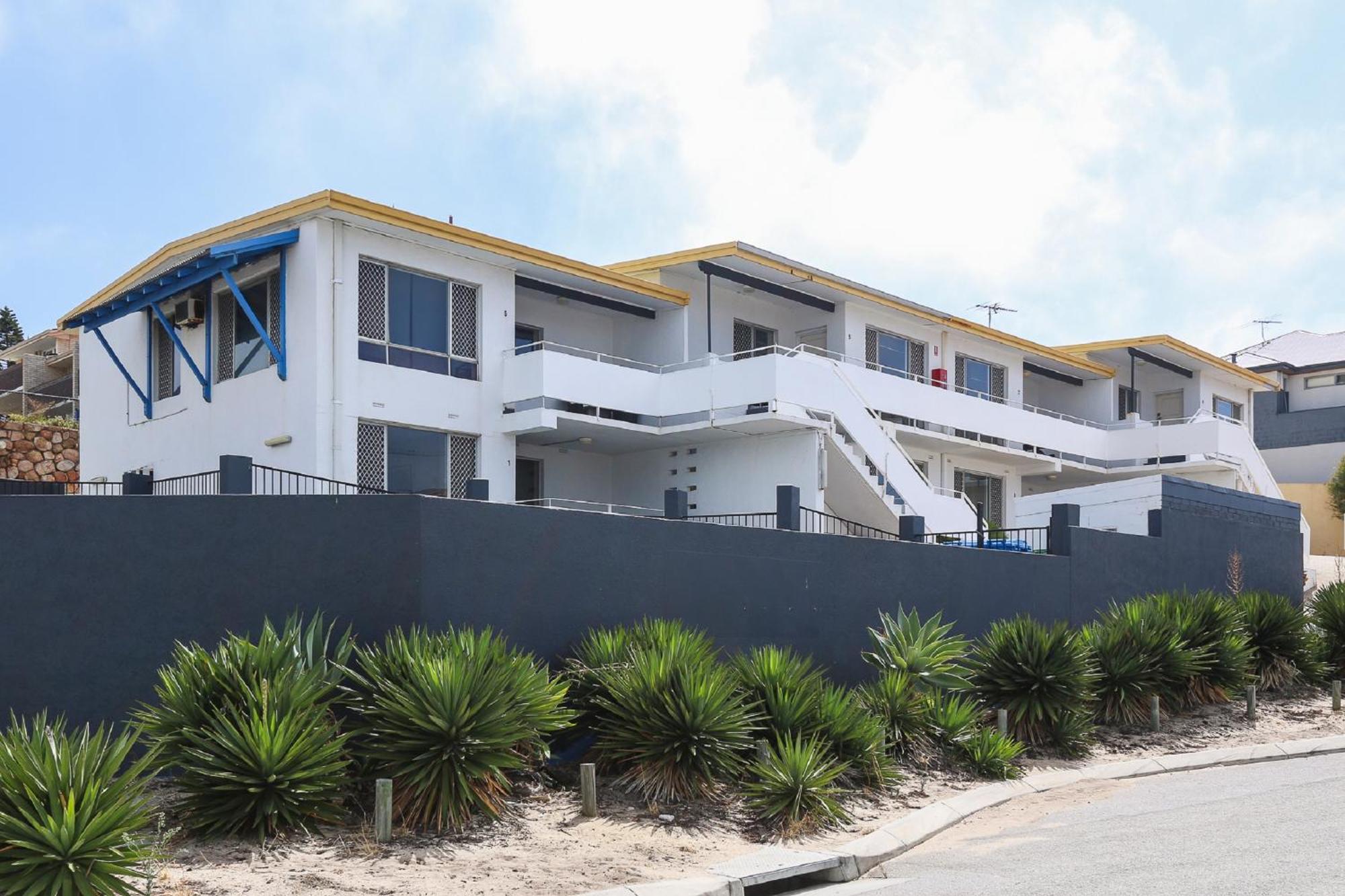 Budget Two-Bedroom Apartment,263396221:JPEG