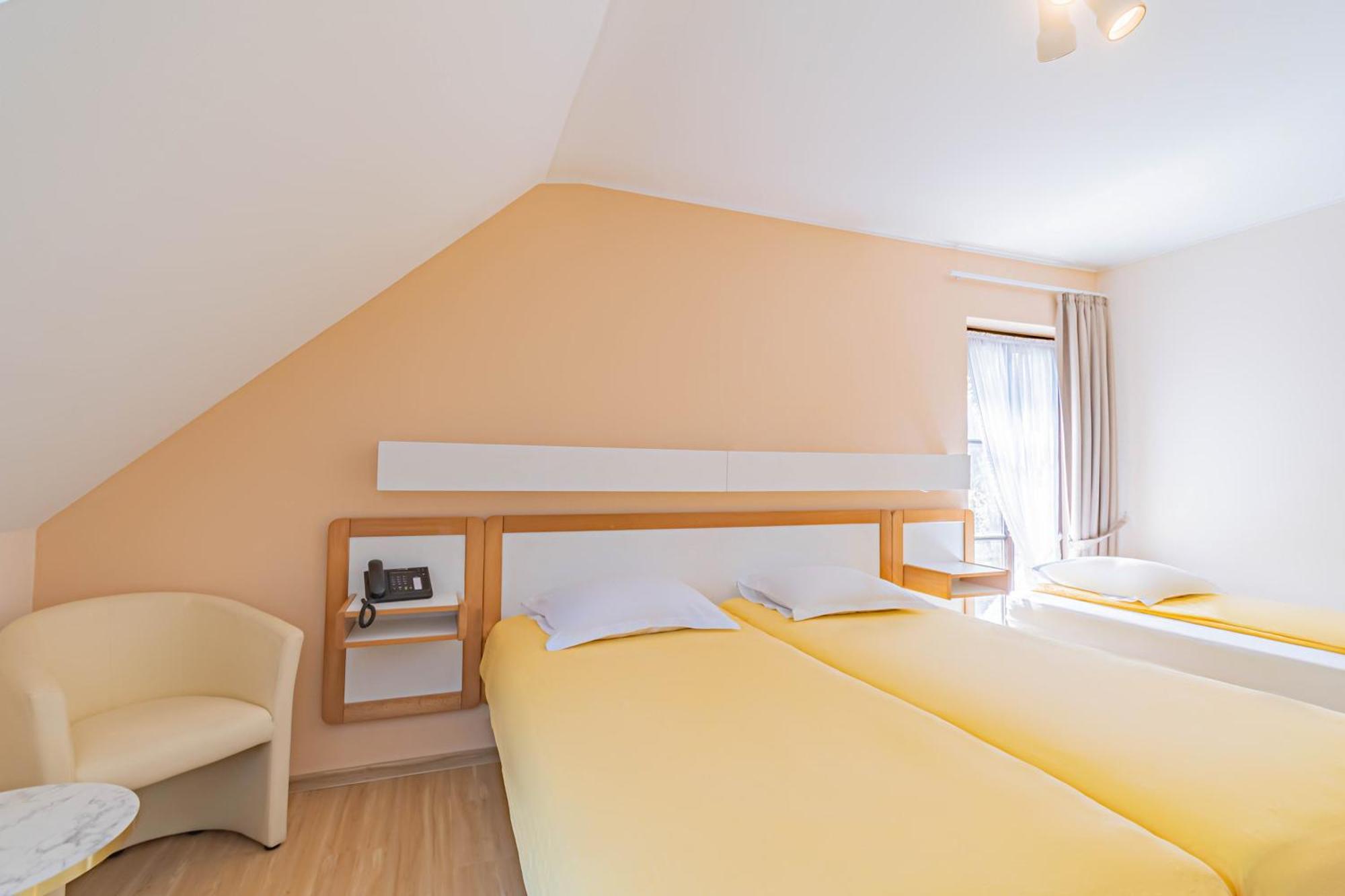 Triple Room,1459278418:JPEG