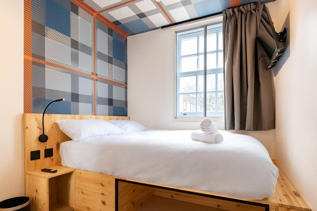 Double Room Window,1463436817:JPEG