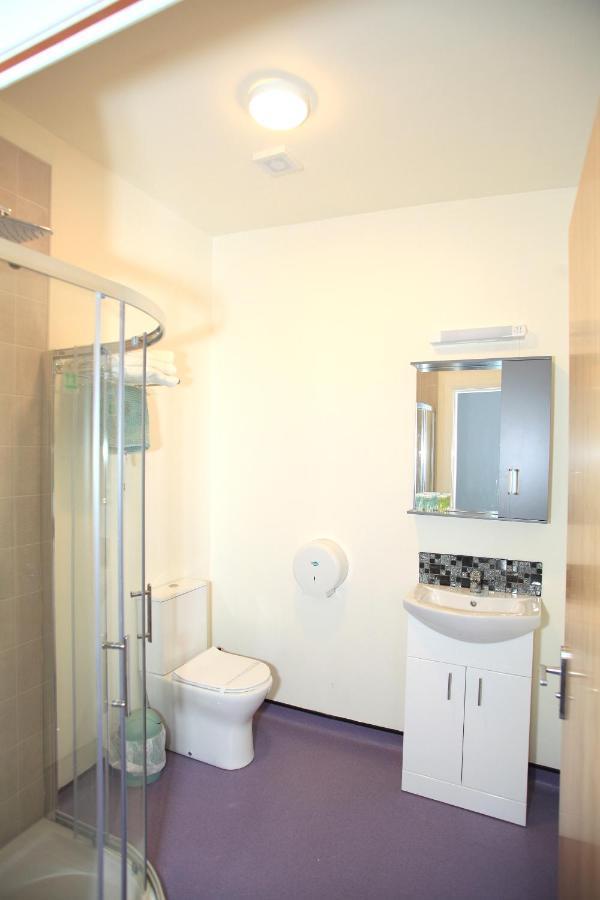 Comfort Triple Room Shower