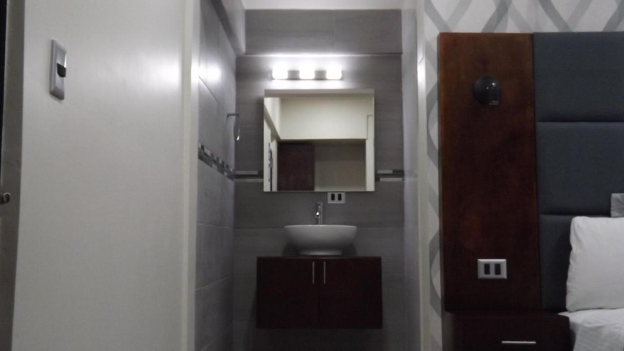 Deluxe Queen Room,1487543350:JPEG