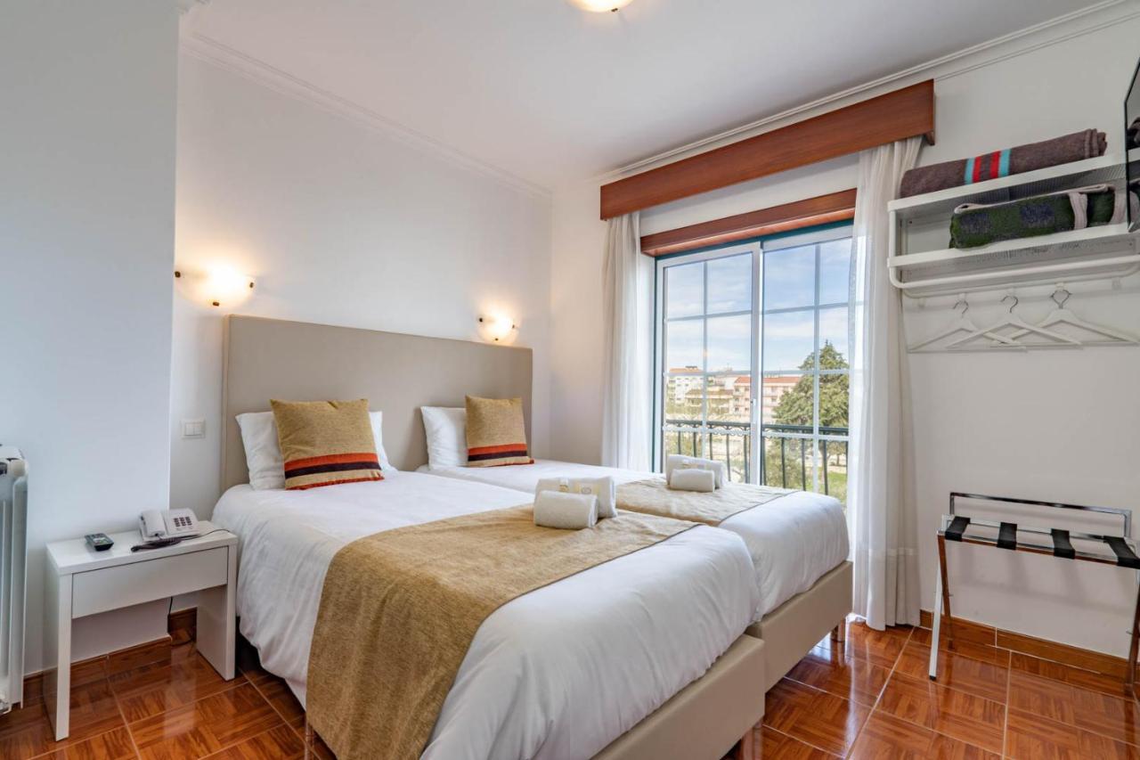 Twin Room,1487896996:JPEG