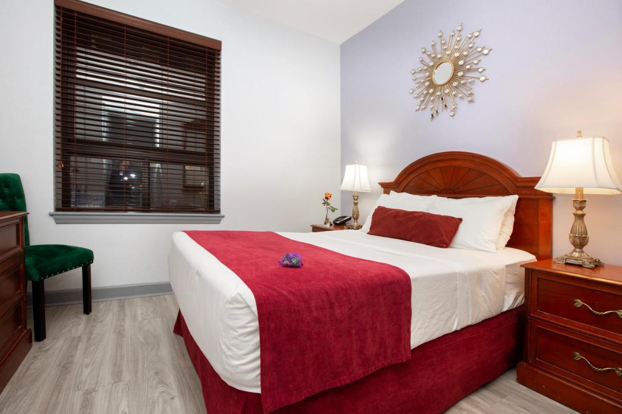 One Full Bed Room,1498849522:JPEG