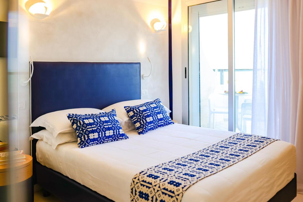 Double Room,1498518895:JPEG