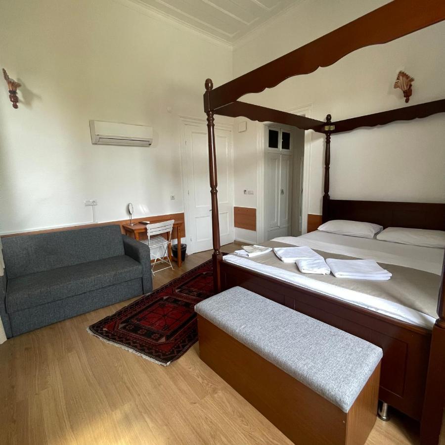 Family Room,1498557136:JPEG