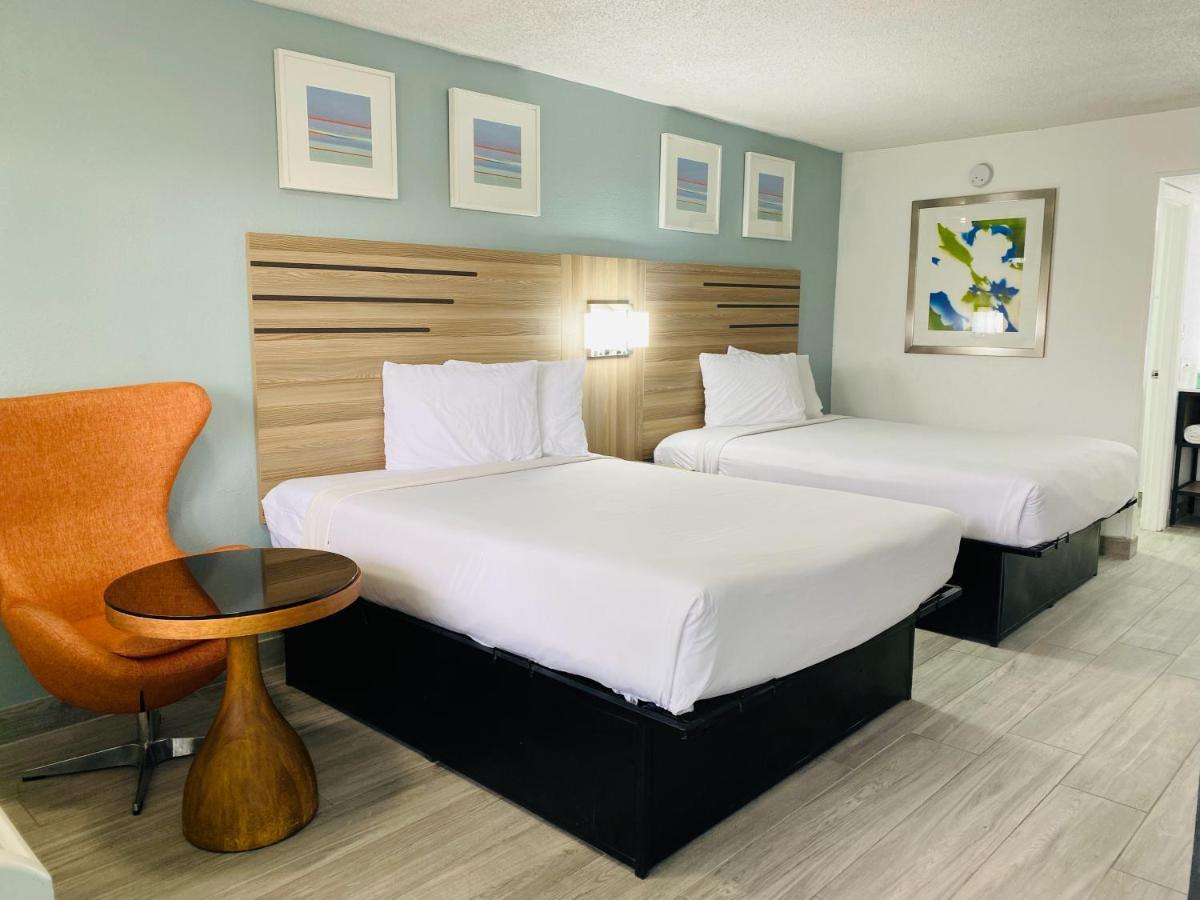 Quadruple Room with Two Queen Beds - Non Smoking,1498781986:JPEG