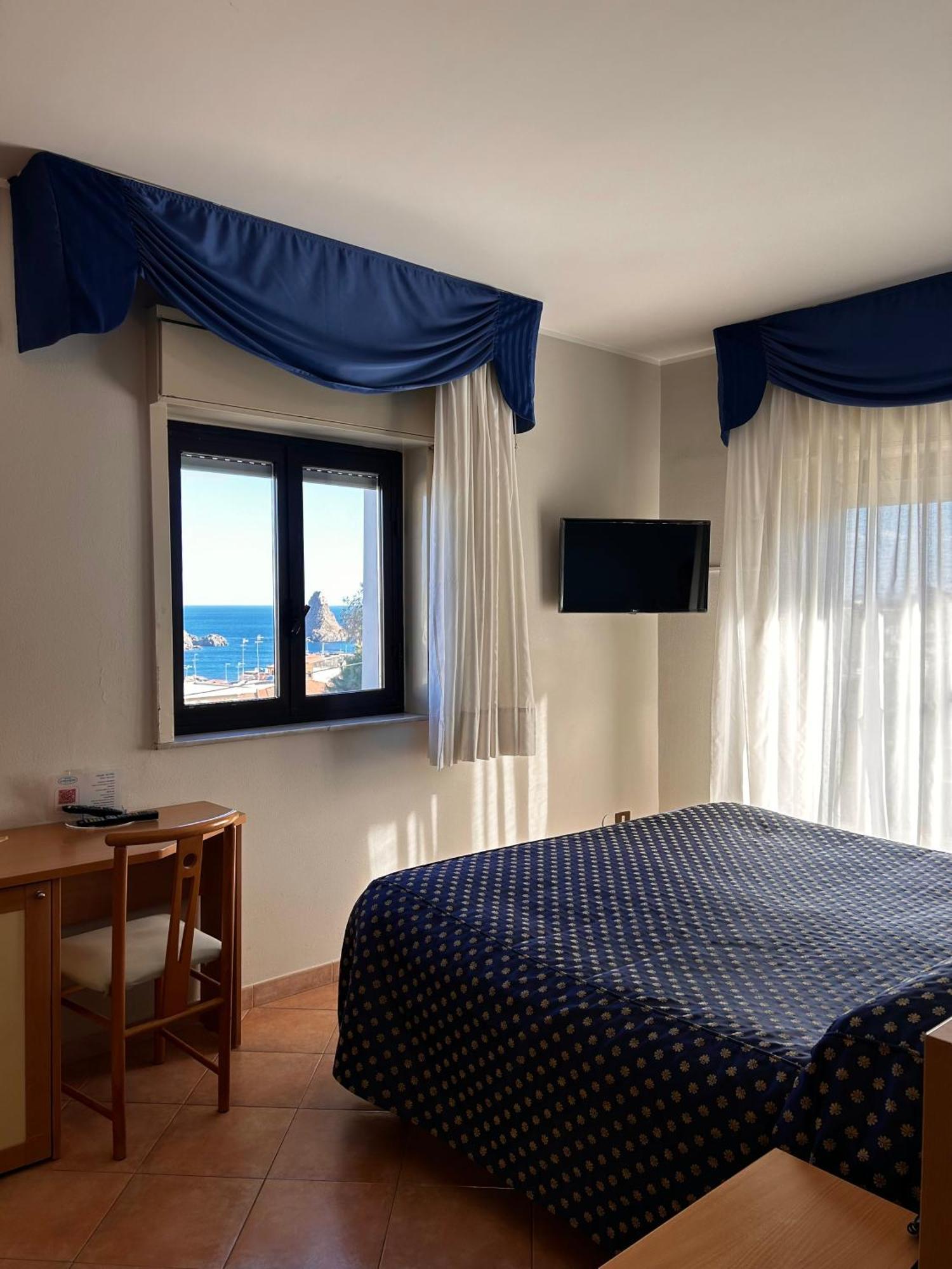 Double or Twin Room Sea View