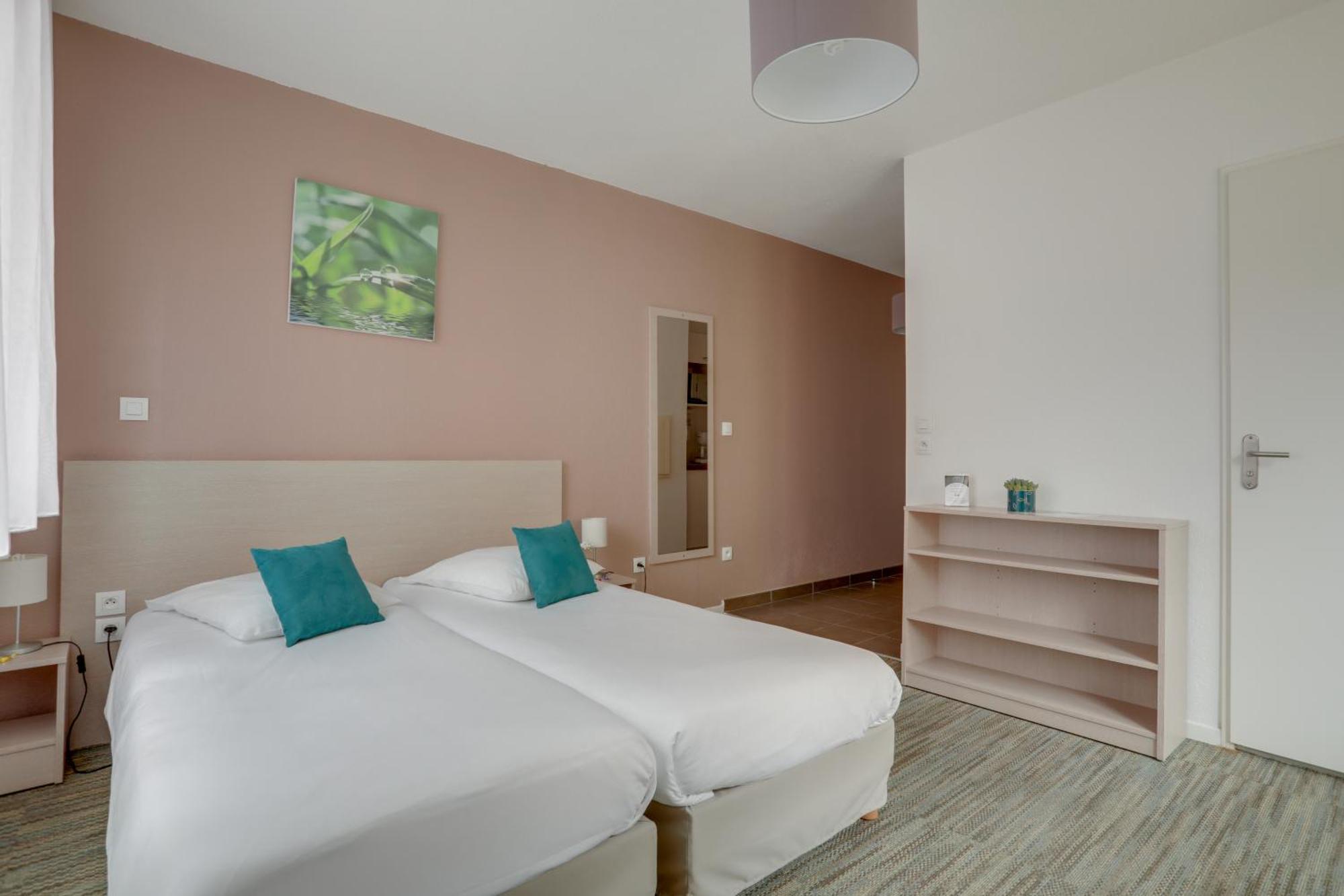 Comfort Studio Two Single Beds
