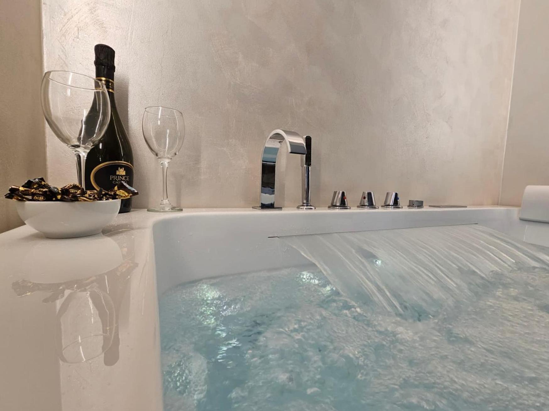 King Suite Spa Bath,1499910214:JPEG