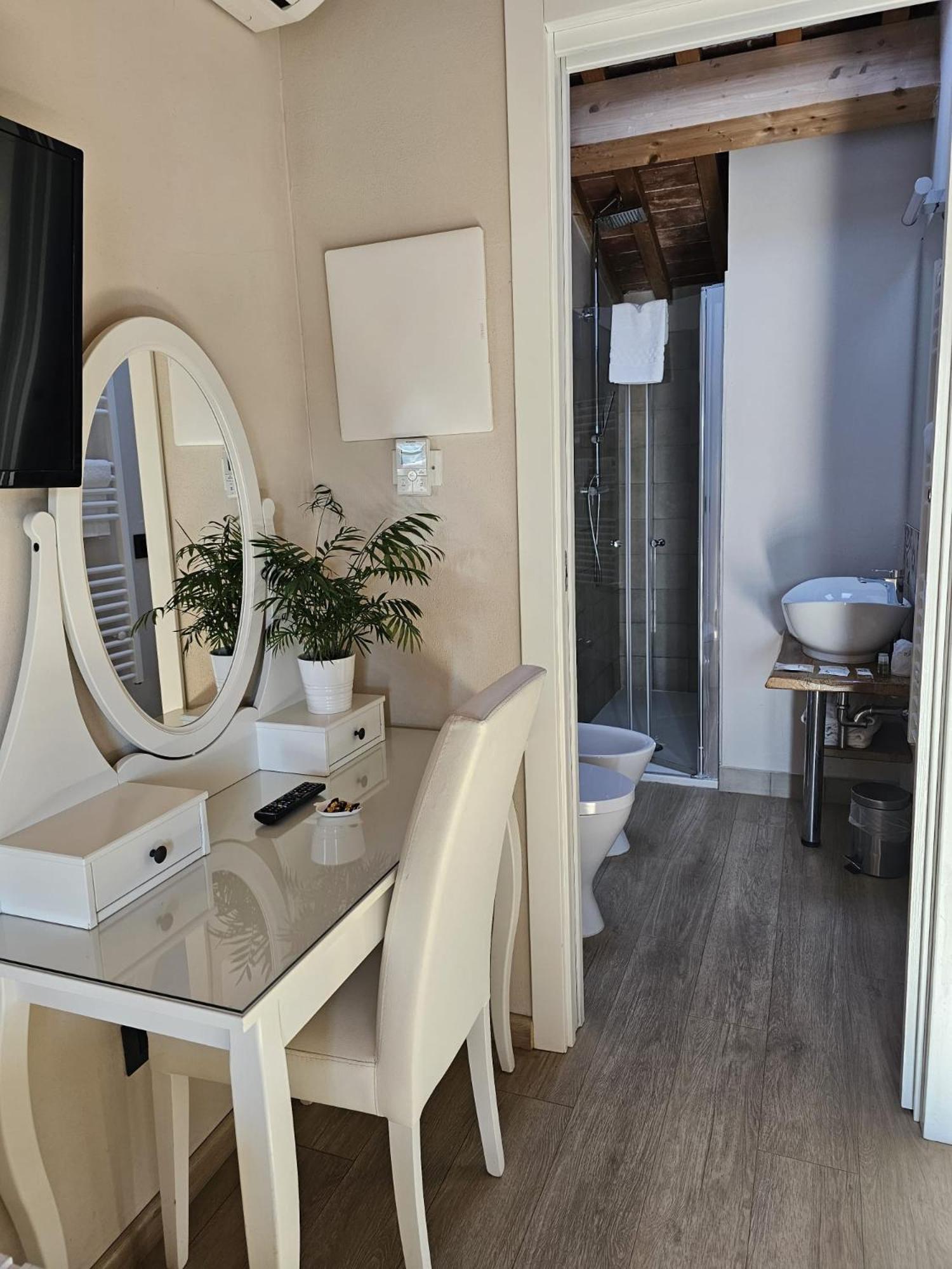 Queen Suite Spa Bath