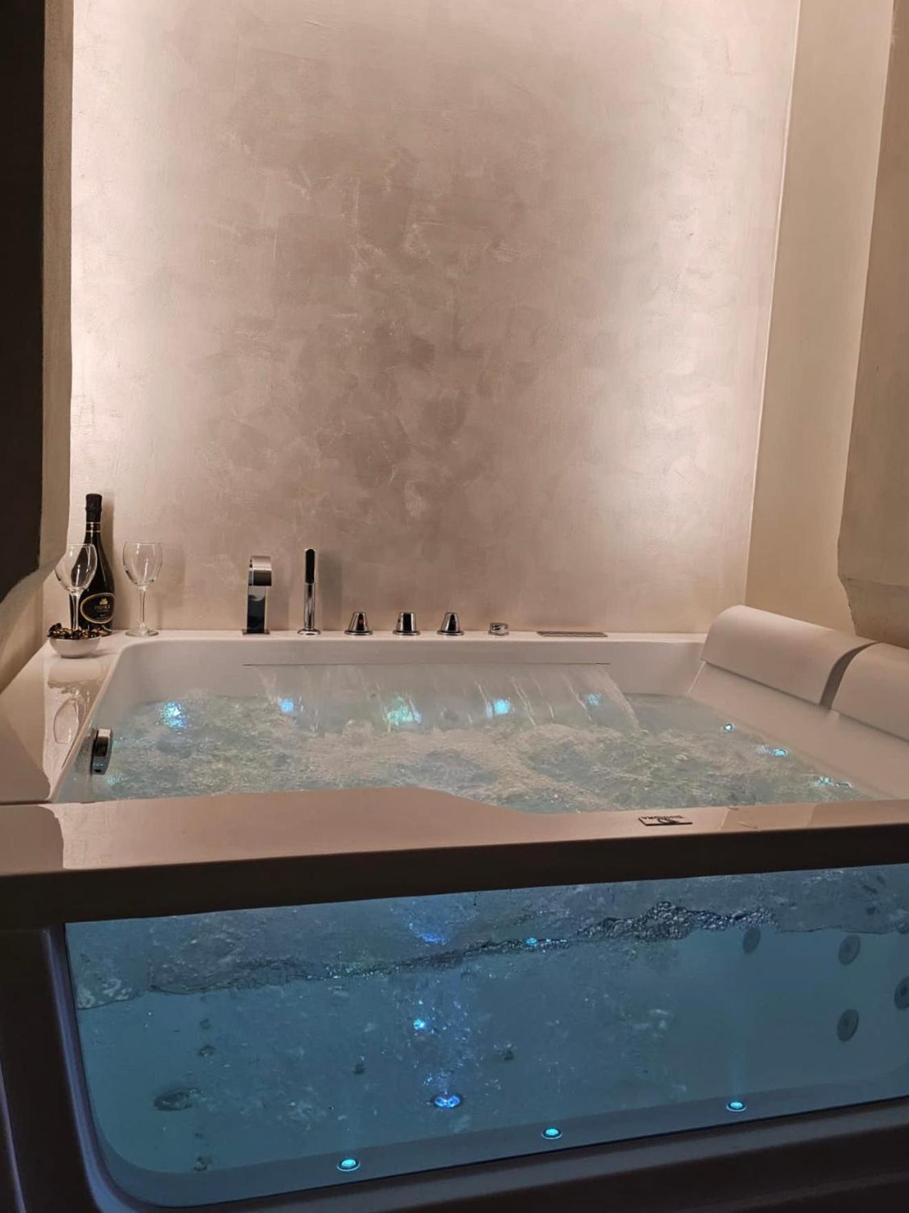 King Suite Spa Bath