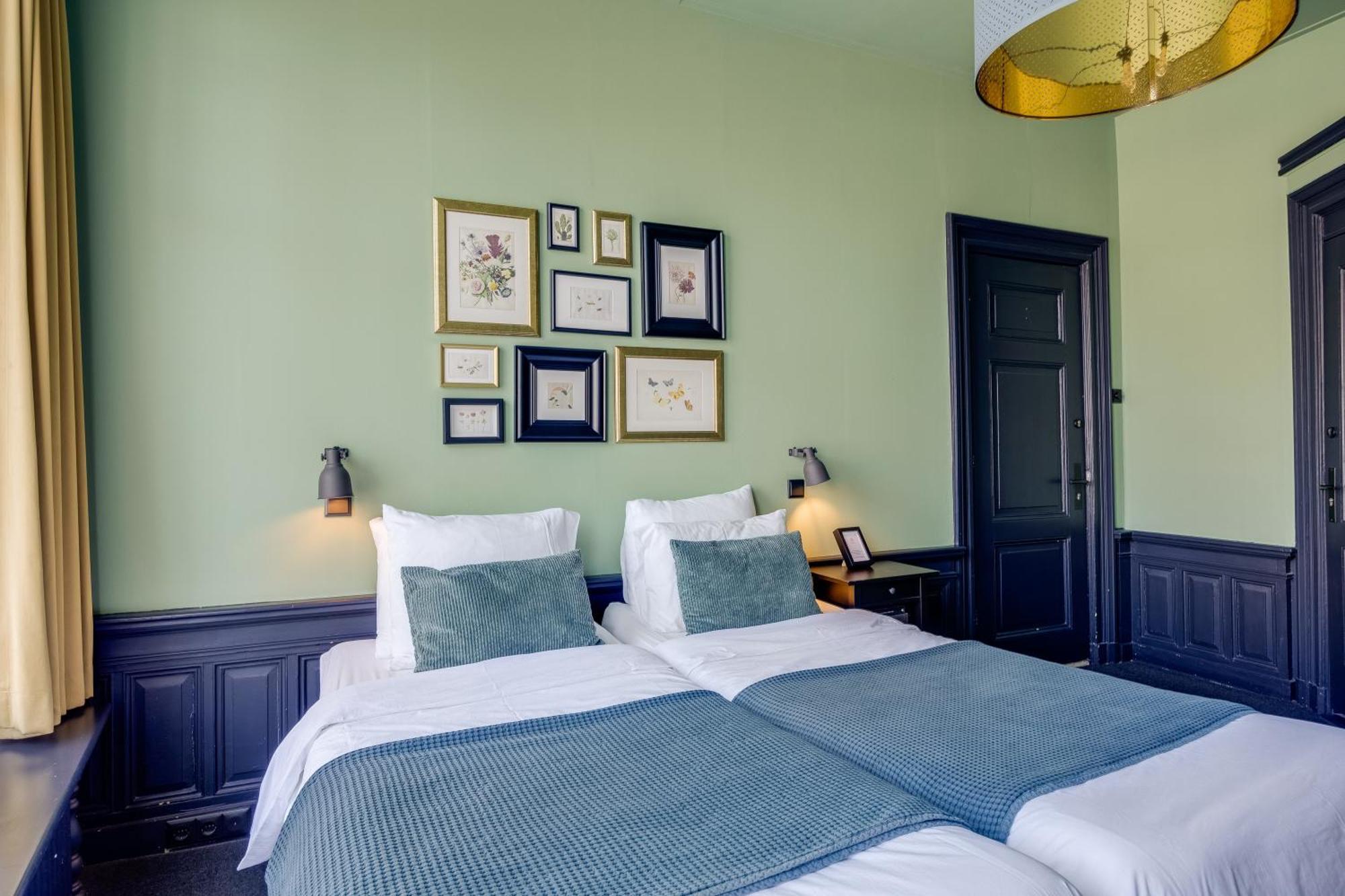 Twin Room Canal View