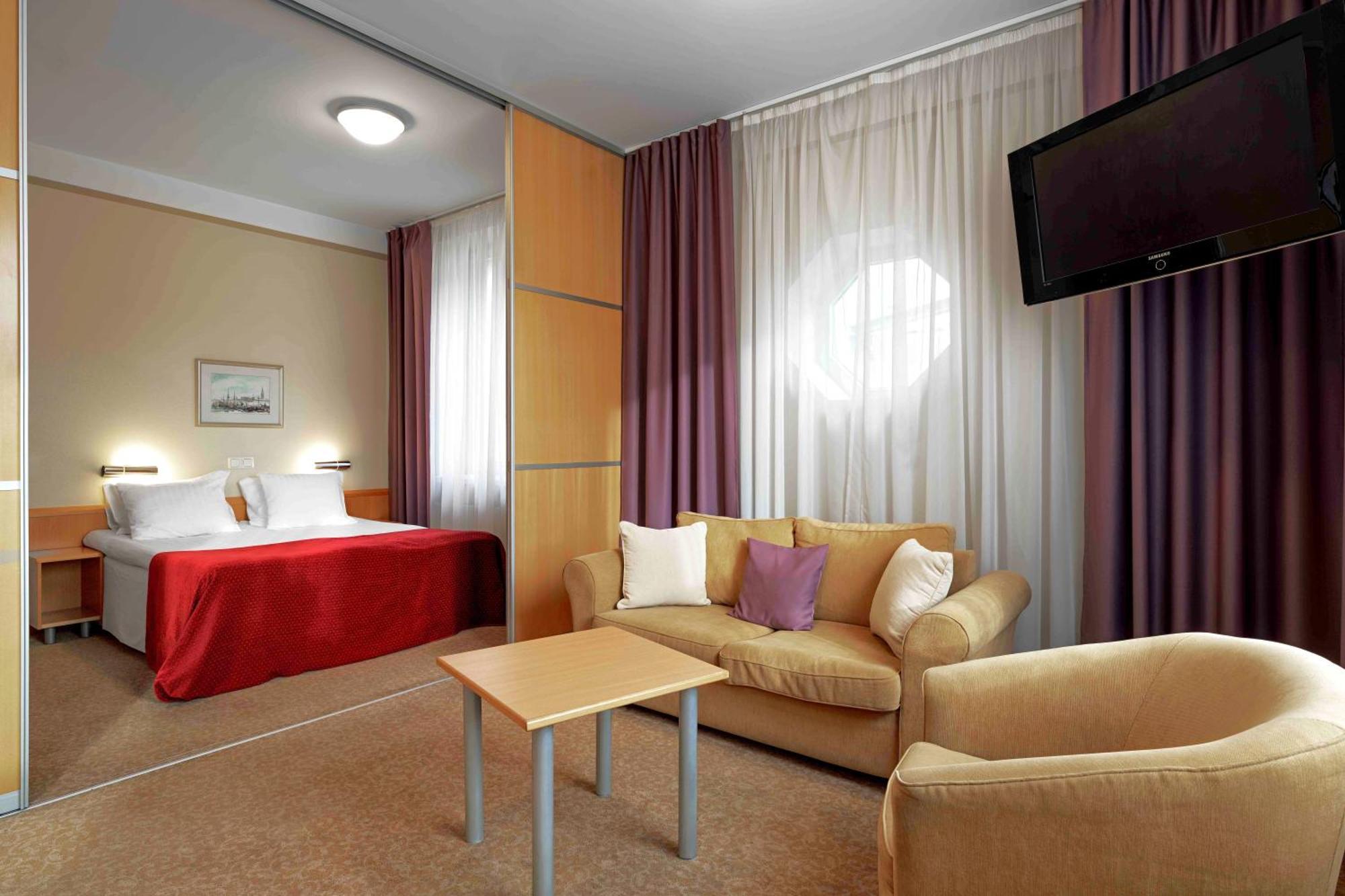 Suite Spa Bath,1588036516:JPEG