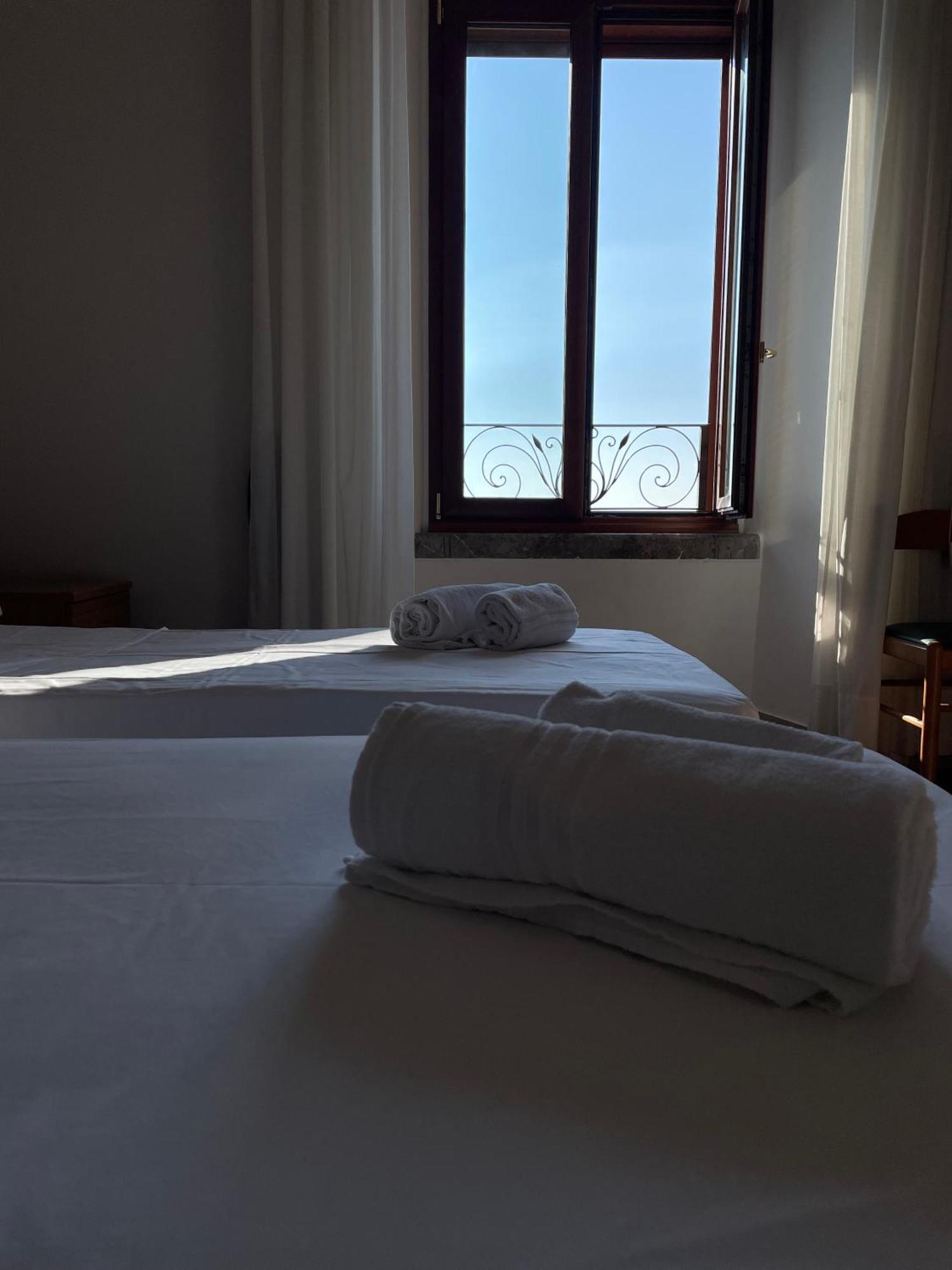 Double or Twin Room Sea View,1600287076:JPEG