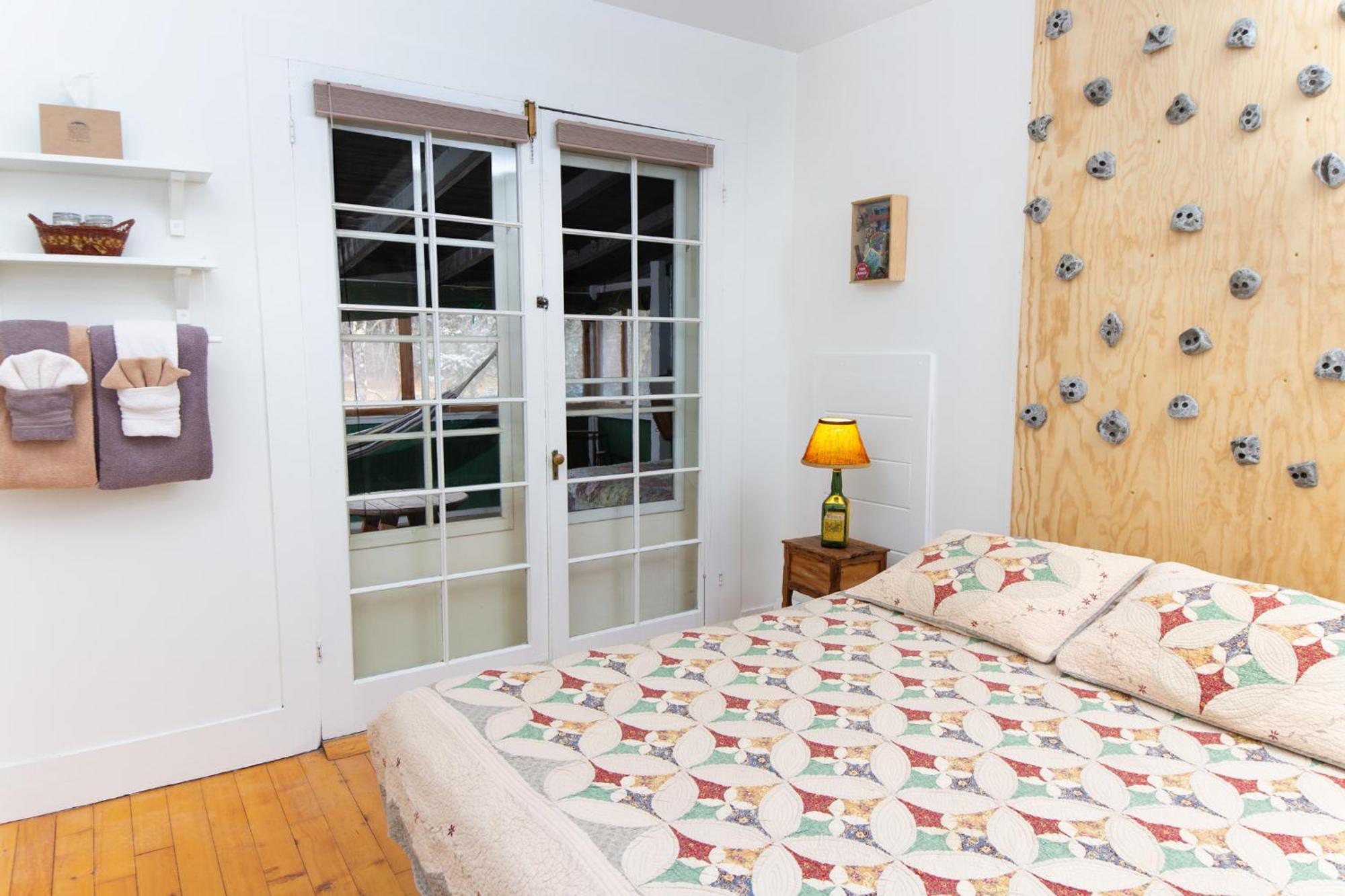 Double Room,1524760906:JPEG