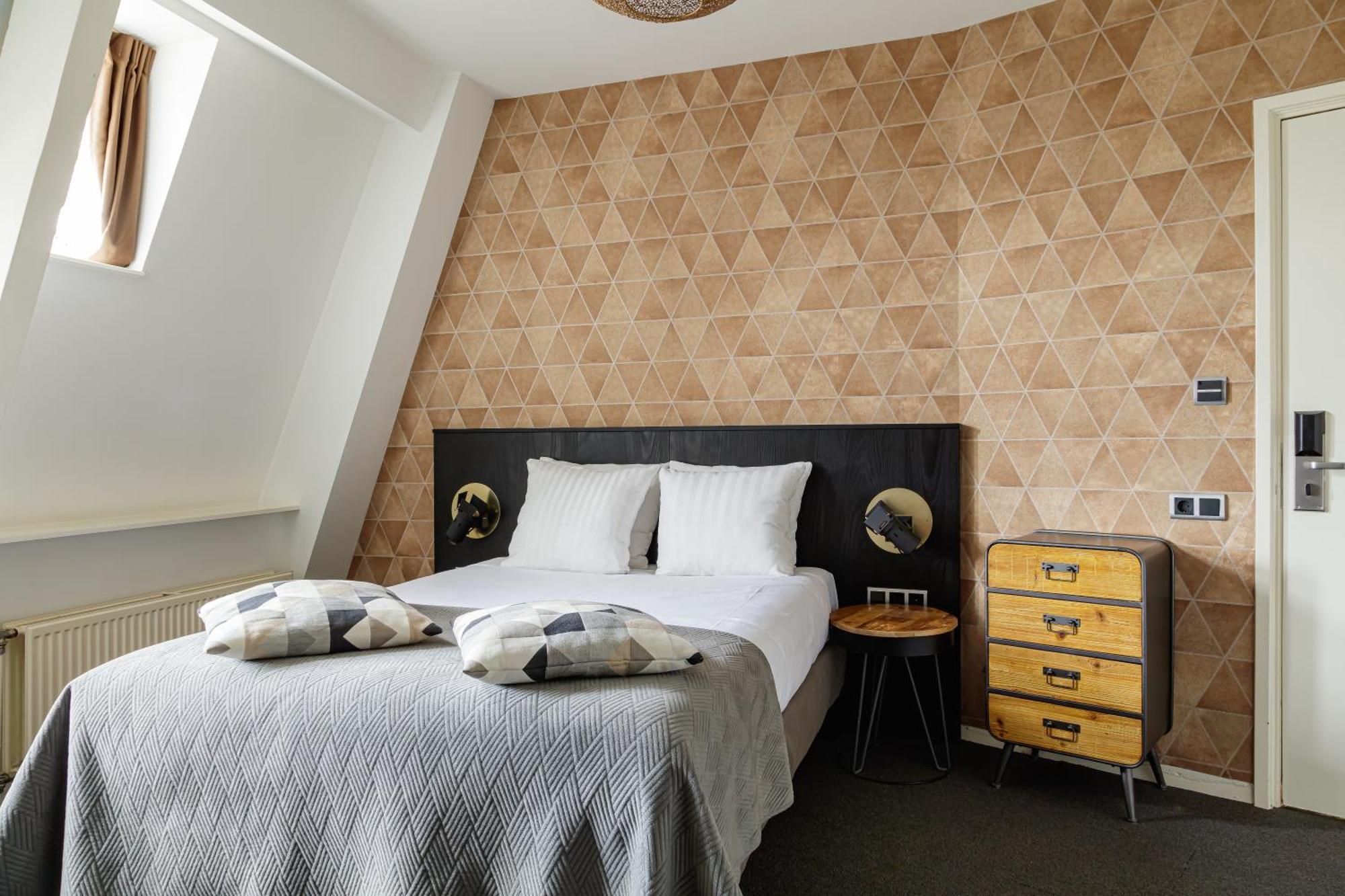 Small Double Room - Canal View