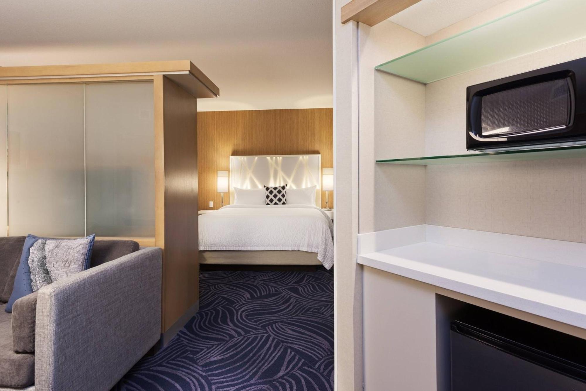 Corner King Suite,1532279005:JPEG