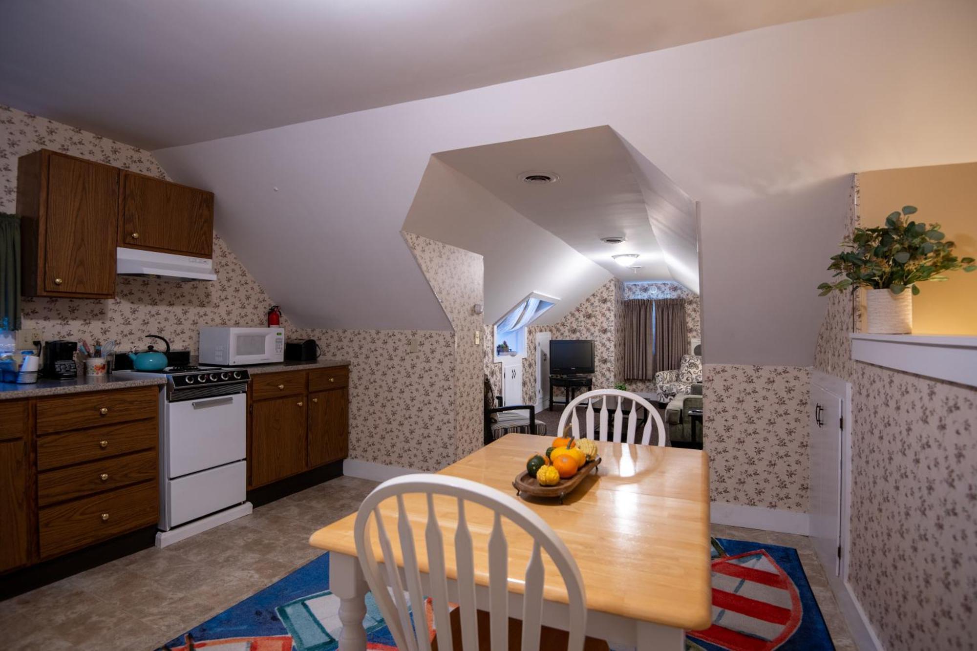 Queen Apartment,1537698253:JPEG