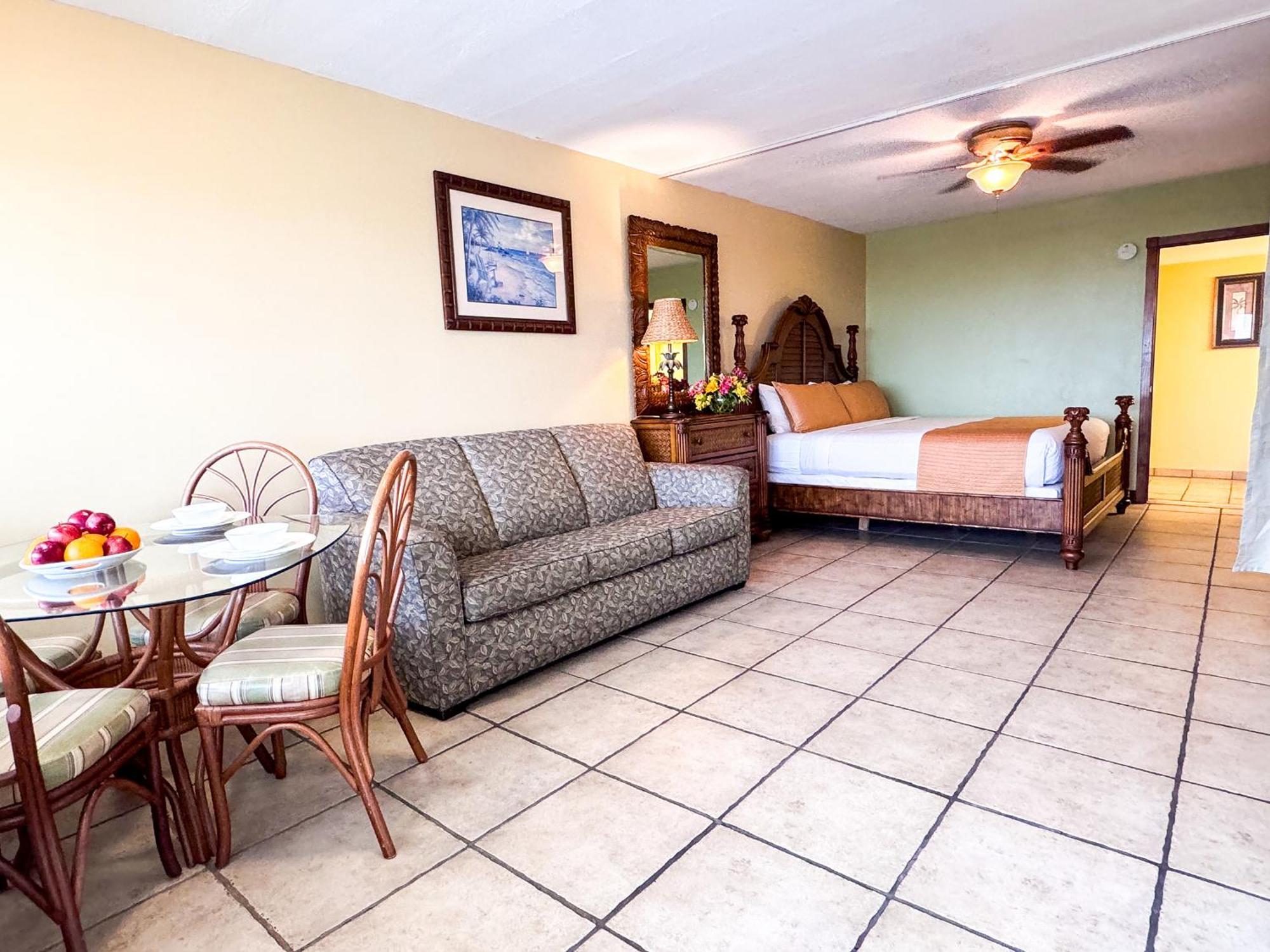 Oceanfront Deluxe Room Kitchenette,1538622628:JPEG