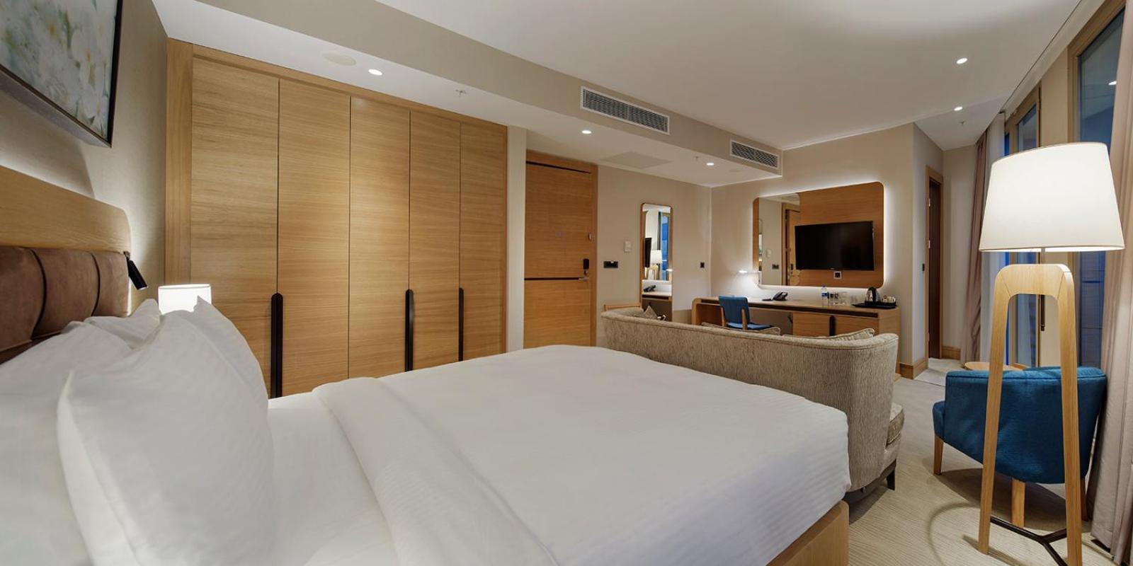 One-Bedroom King Suite