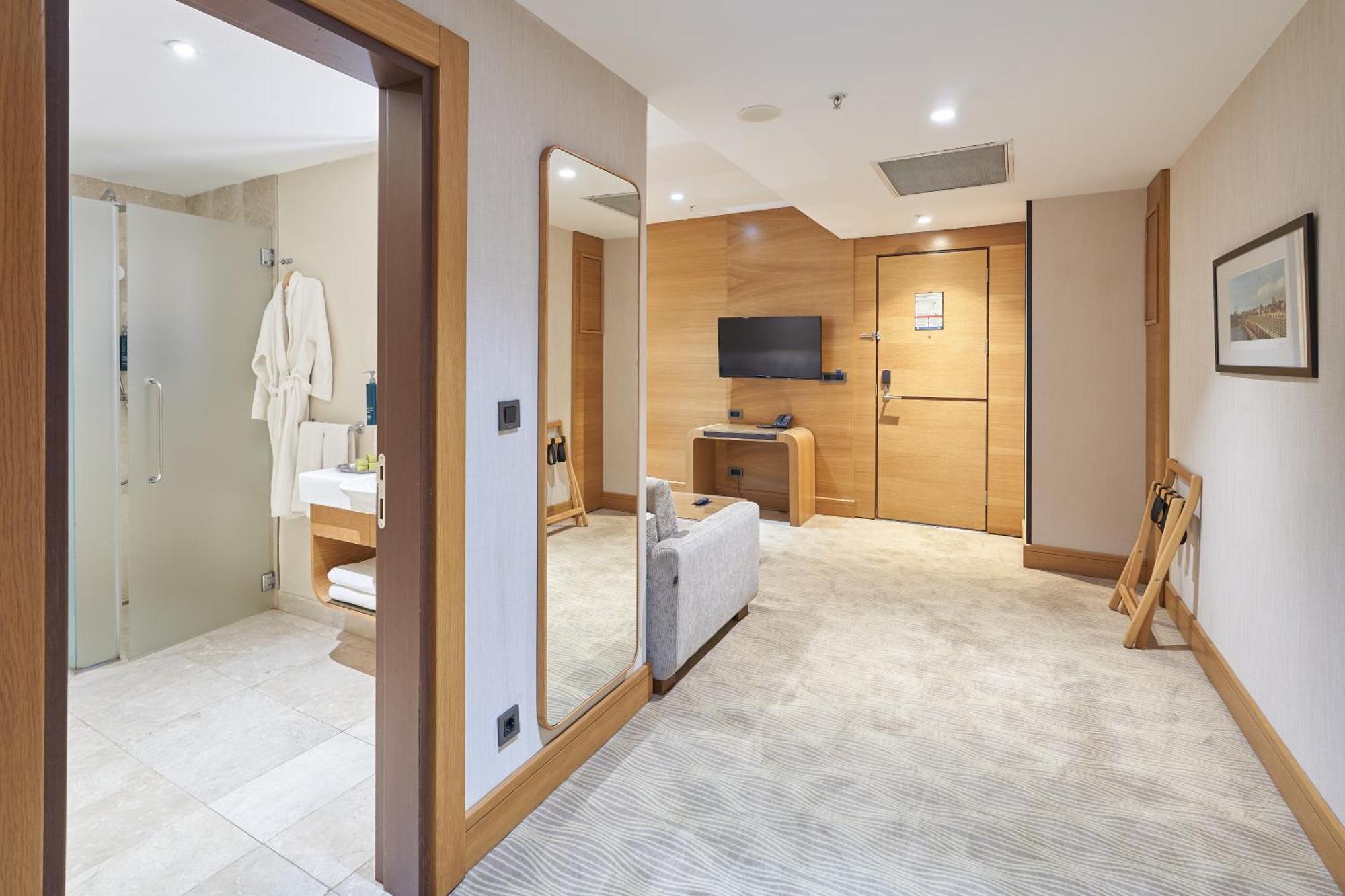 One-Bedroom King Suite