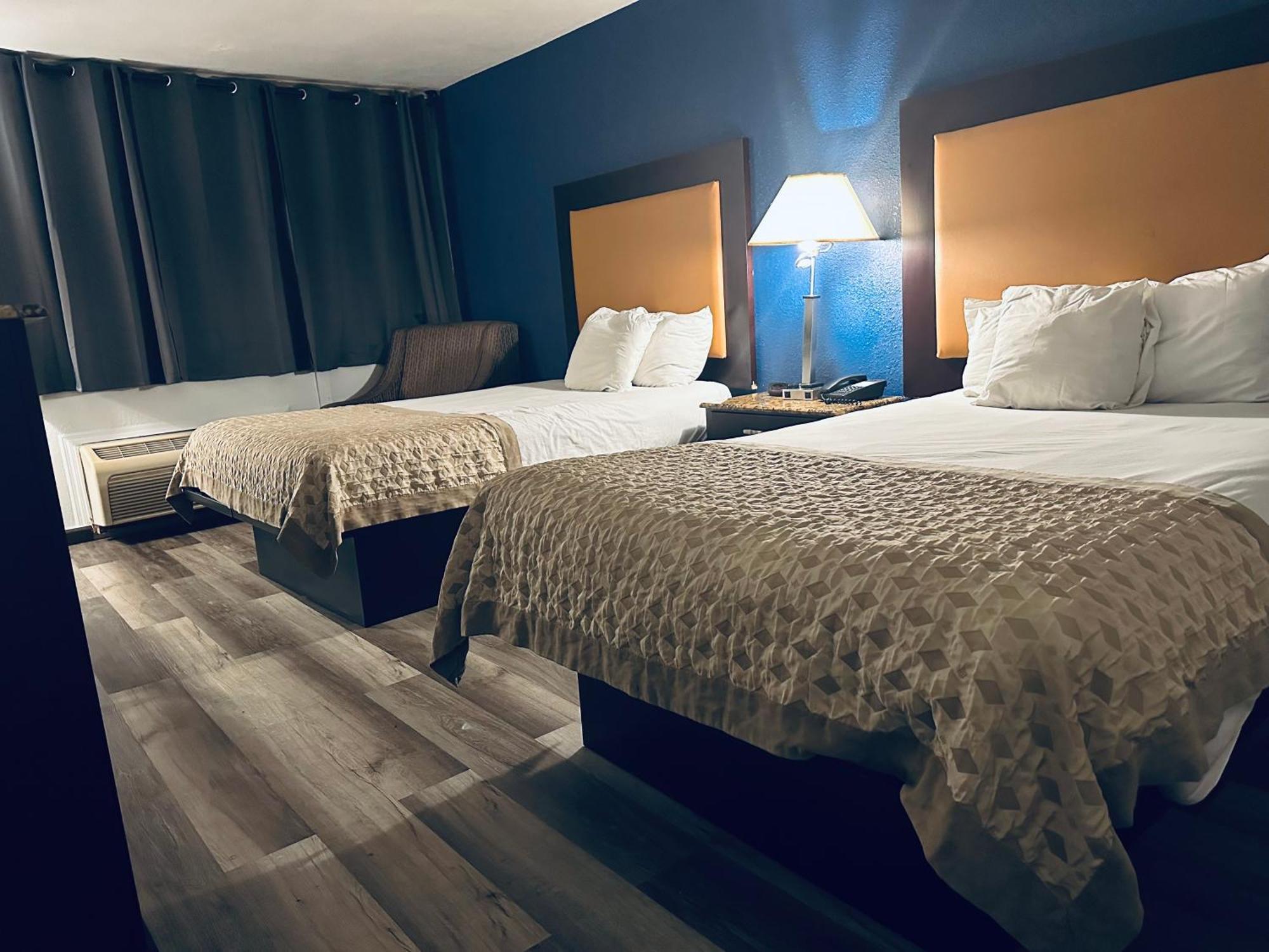 Deluxe Double Room with Two Double Beds - Non-Smoking,1112402070:JPEG