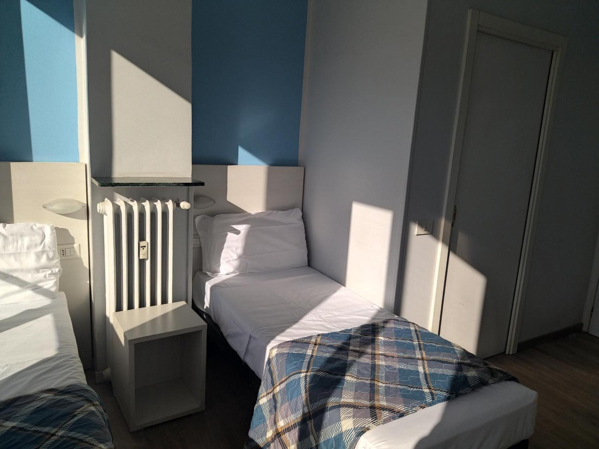 Triple Room Bathroom,1540469986:JPEG