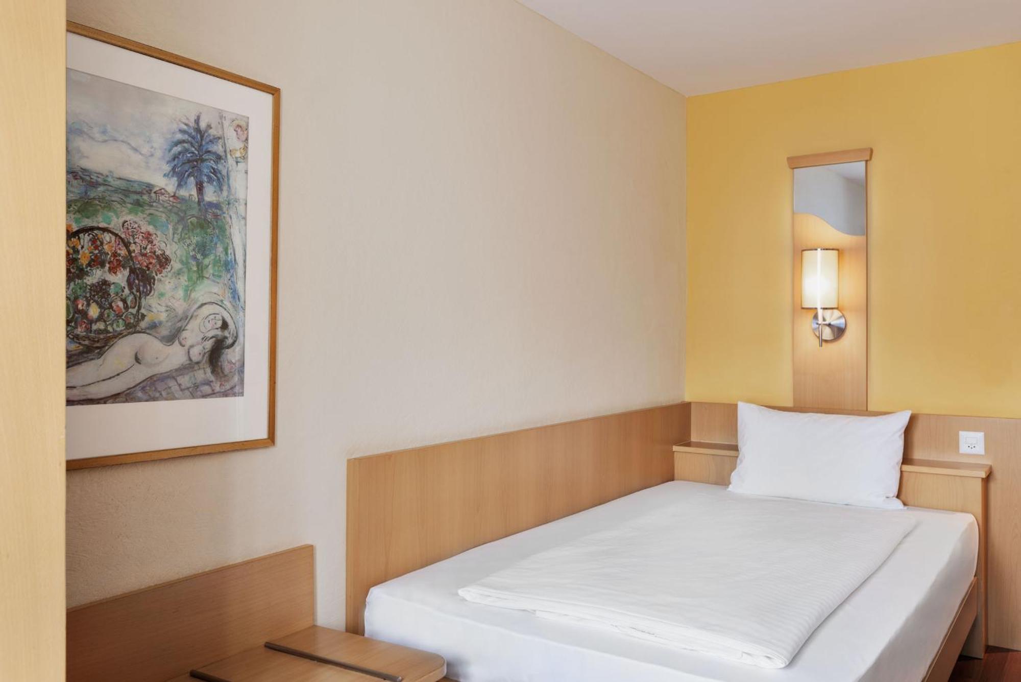 Single Room,1540819558:JPEG