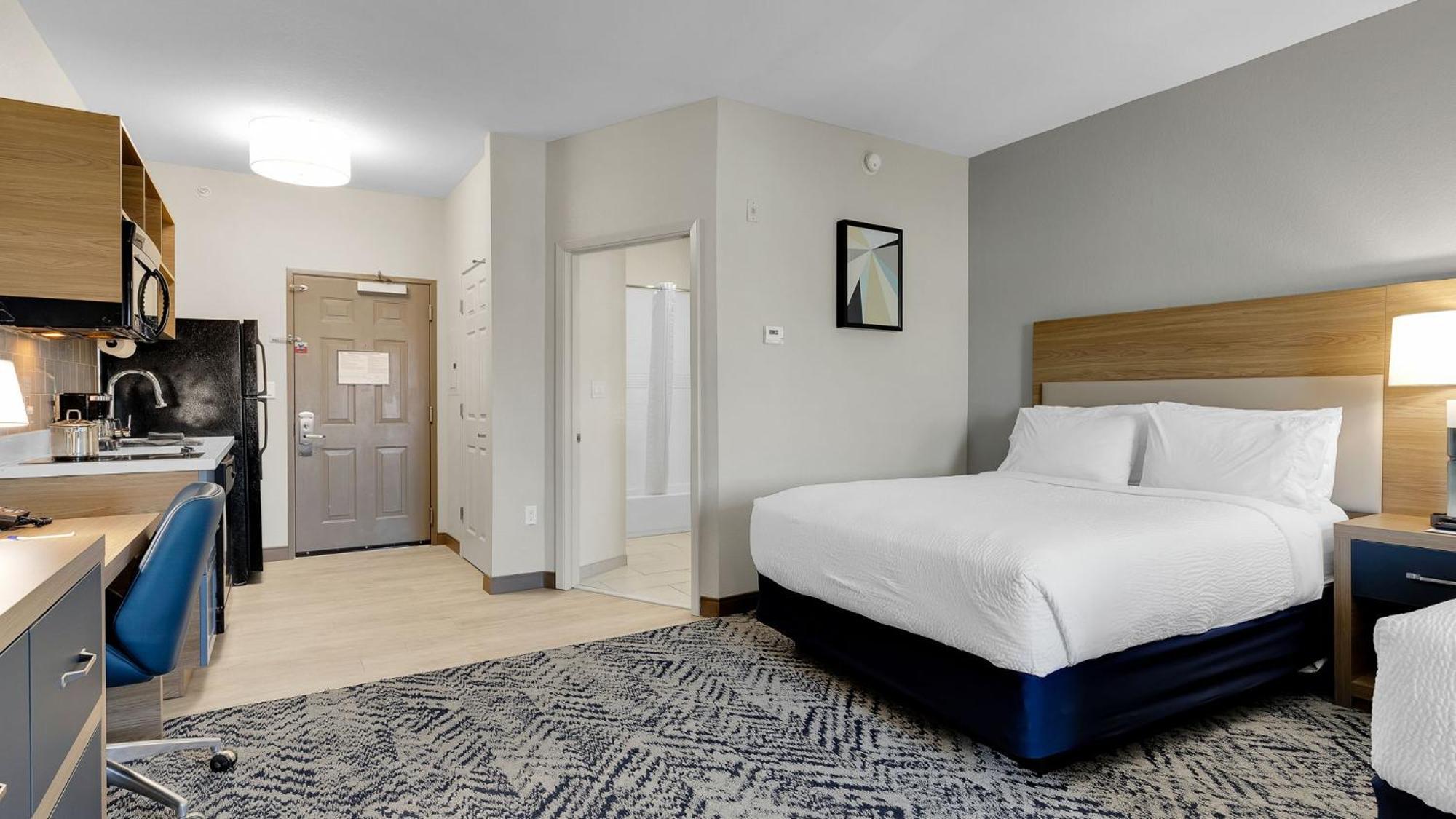 Queen Studio Suite Two Queen Beds Mobility Access Roll Shower or Non-Smoking,1541921809:JPEG