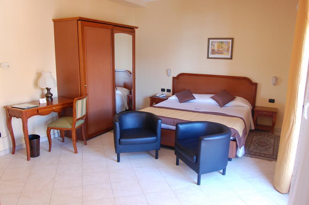 Standard Double or Twin Room,154509785:JPEG