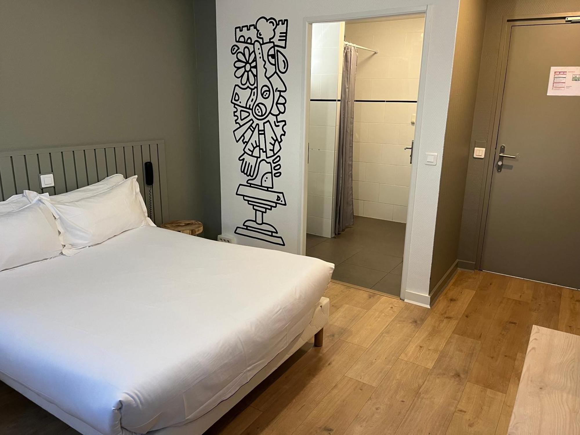 Chambre double rez-de-chaussée,1545867055:JPEG