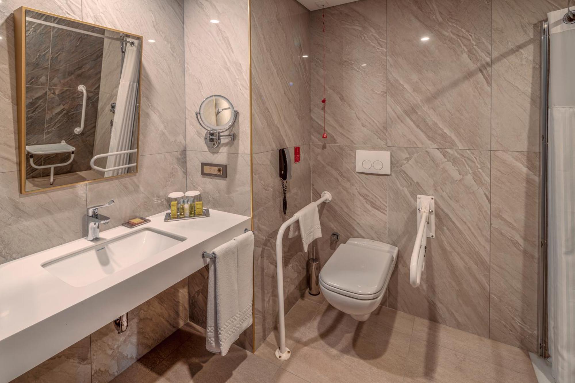 King Room - Mobility Accessible