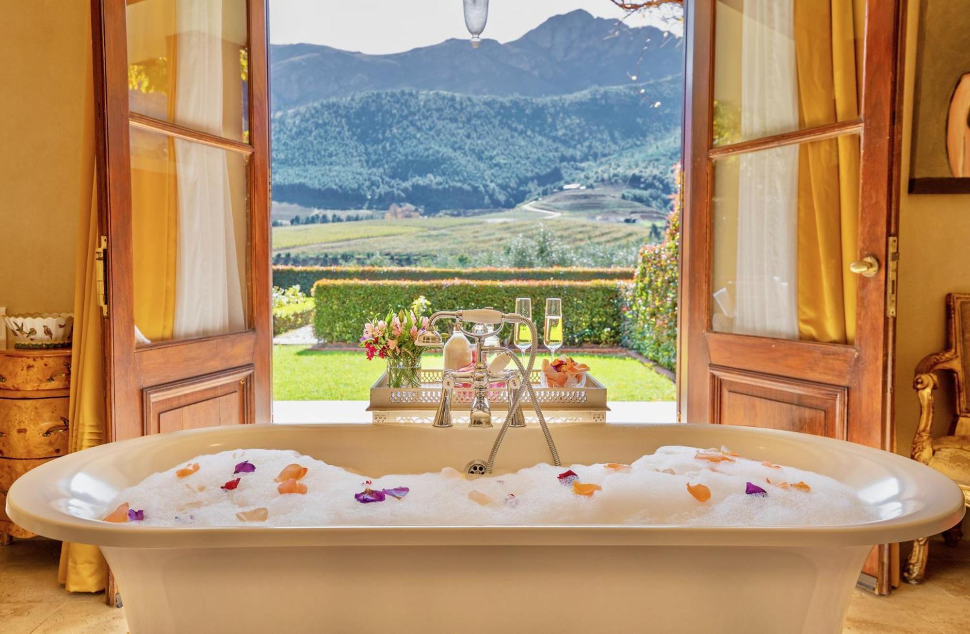 Luxury Suite,1742941998:JPEG