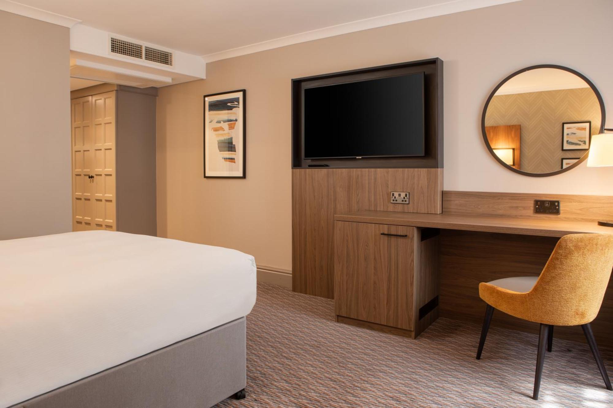 Queen Room,1557406816:JPEG