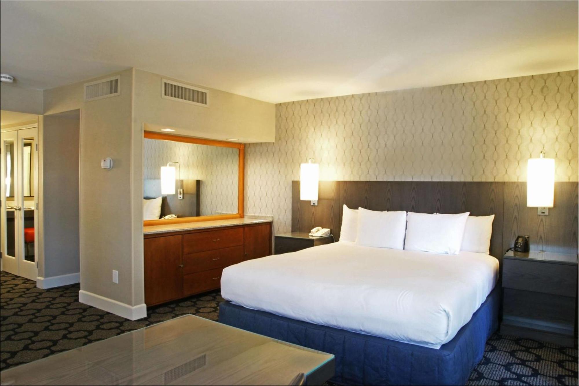 Junior Suite Pool View No Resort Fees,1551309625:JPEG