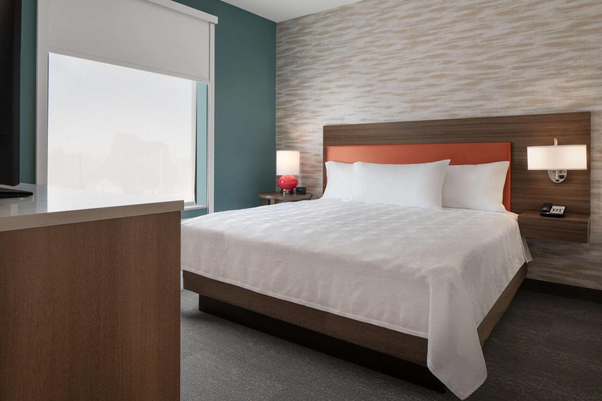One-Bedroom King Suite - Non-Smoking,1551424156:JPEG