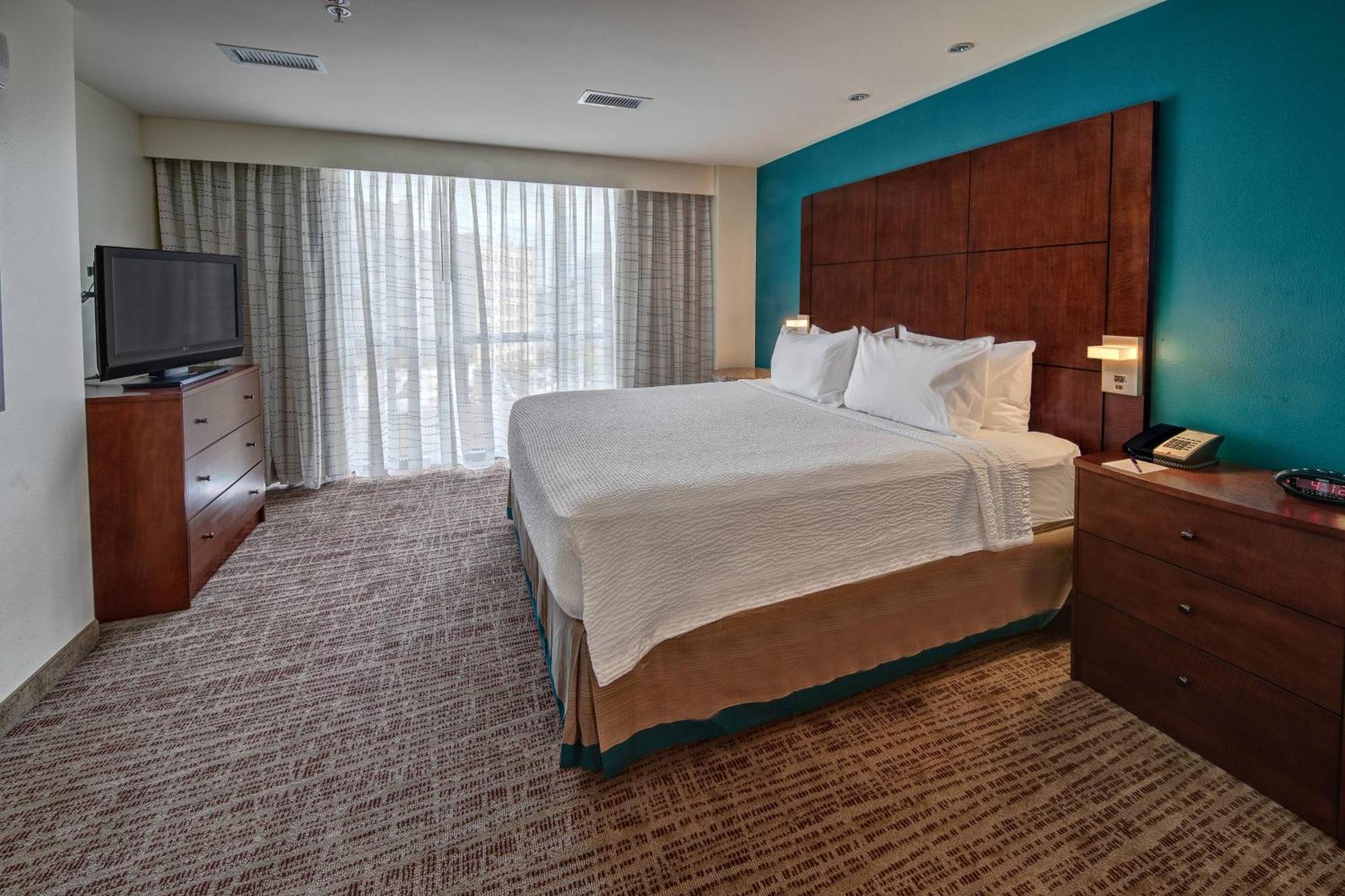 One-Bedroom King Suite with Sofa Bed,1552430197:JPEG