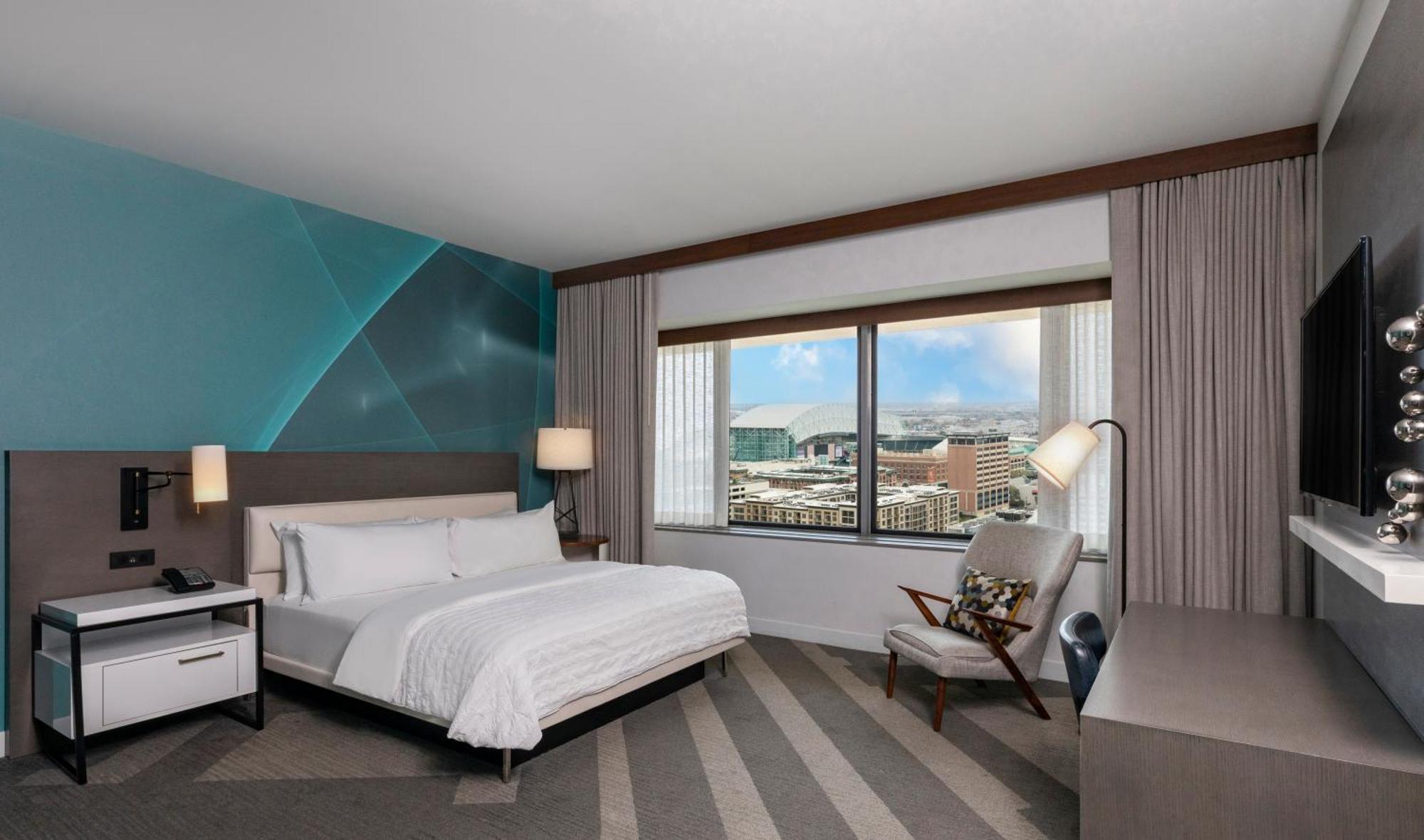 Guest Room, 1 King,1553059309:JPEG