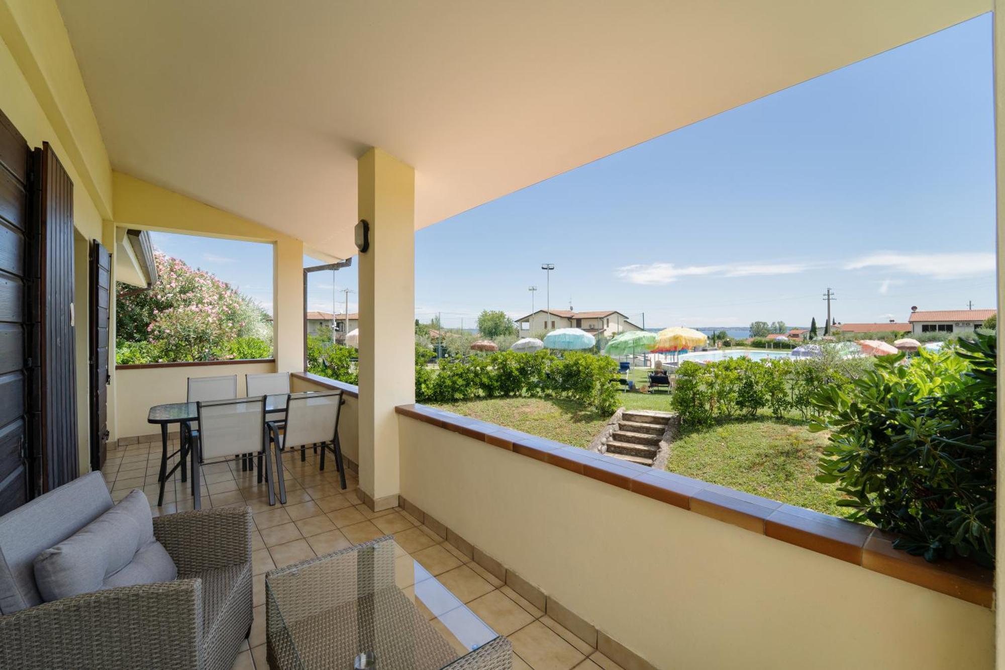 One-Bedroom Apartment Lake View