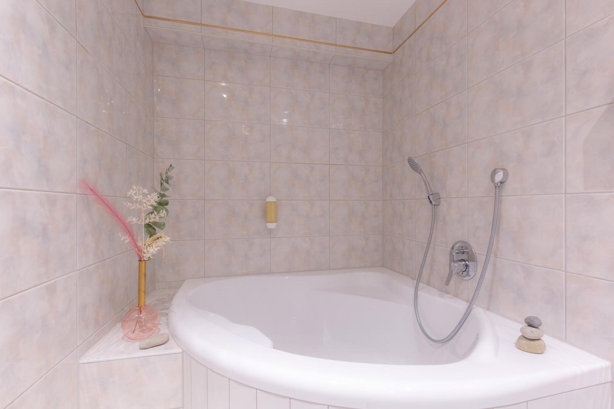 Standard-Plus Double Room,1555236685:JPEG