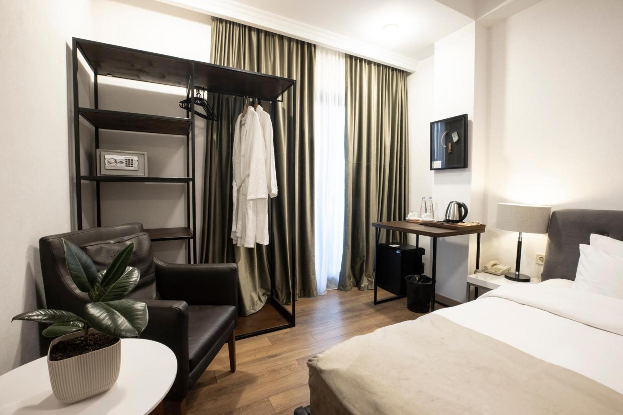 Superior Twin Room City View Balcony