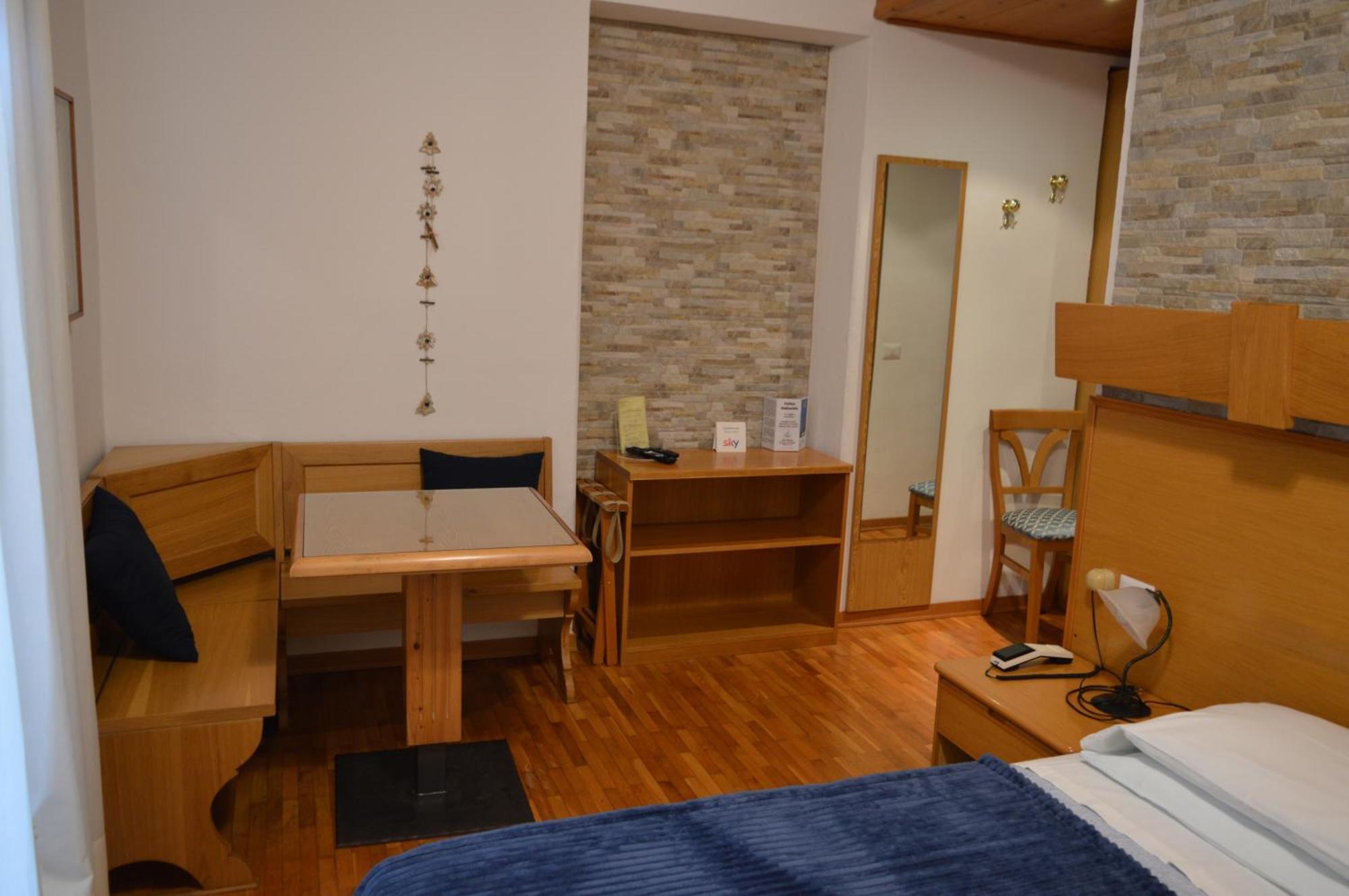 Double or Twin Room,1556037073:JPEG