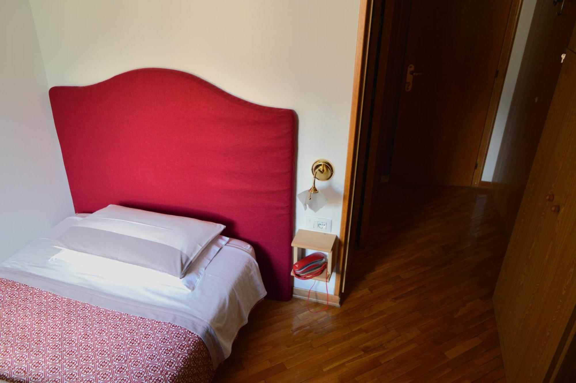 Single Room,1556076595:JPEG