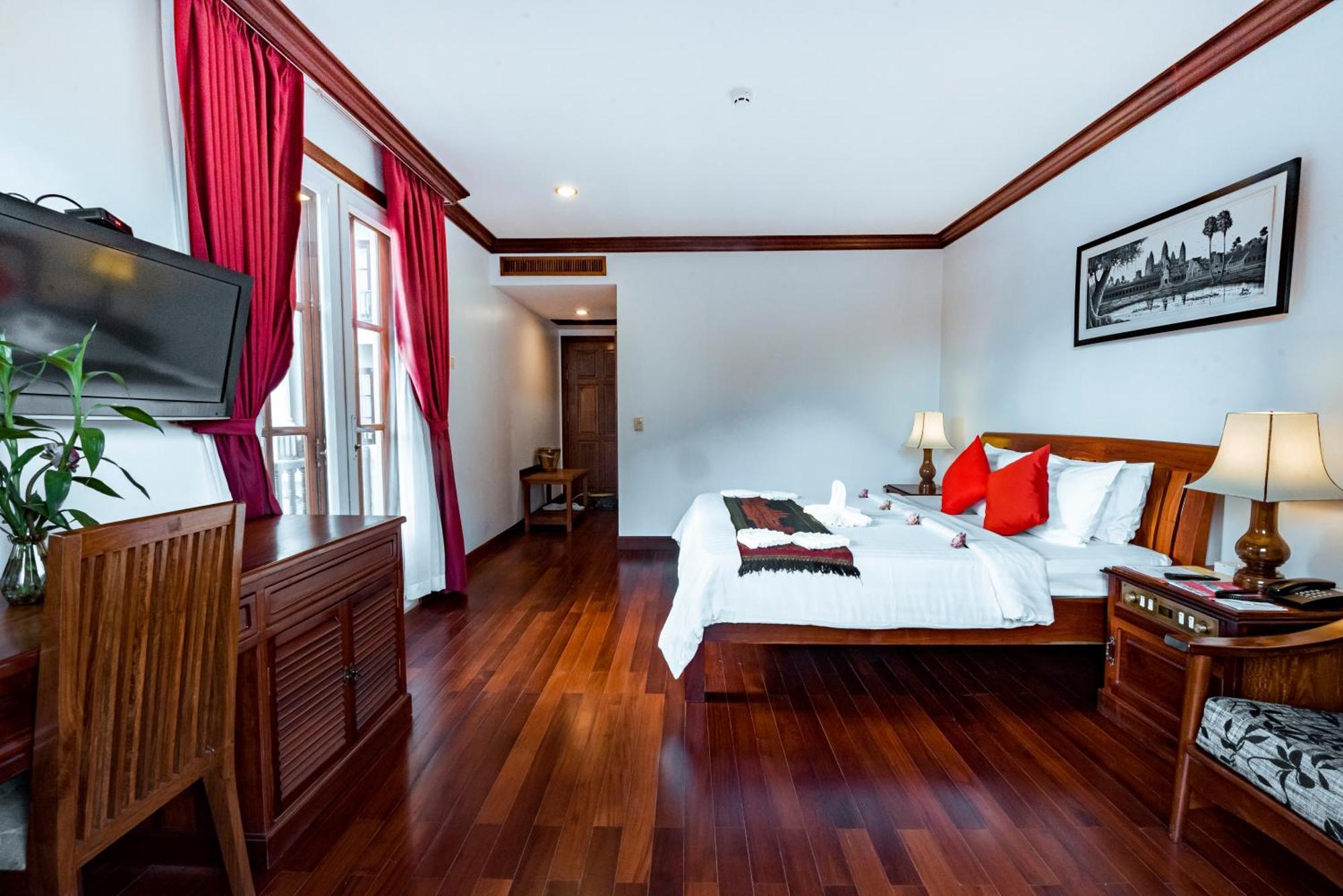 Deluxe Double Room Pool View